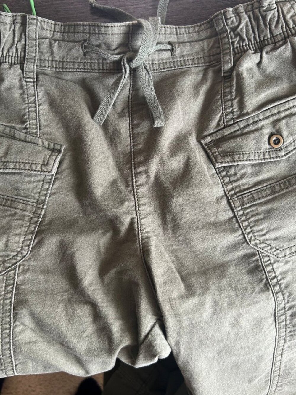 ANTHROPOLOGIE Pilcro Crop Wide Leg Olive Green Cargo Pants EUC - Picture 6 of 7